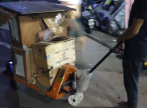事故案例说明手动液压搬运车搭配托盘的重要性