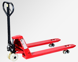 海口水果市场商户们用手动液压搬运车装卸货物