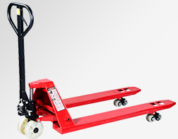 青海货站使用手动液压搬运车提升货物装卸速度