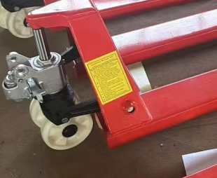 冠航手动液压搬运车的液压泵工作原理